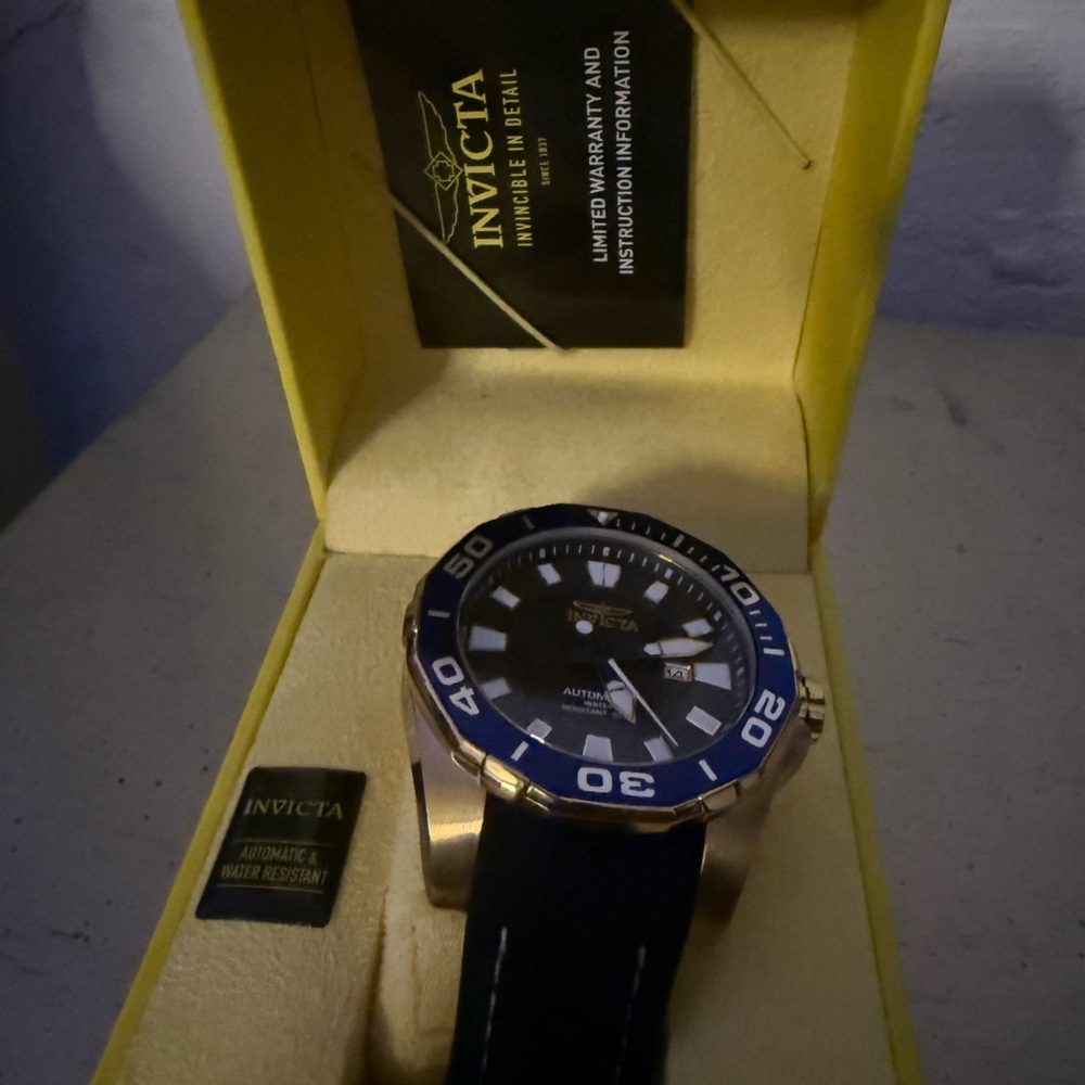 Invicta Gold and Blue Men's Watch - Picture 3 of 5